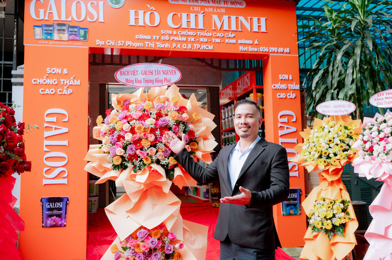 GIÁM ĐỐC KINH DOANH KHU VỰC MIỀN NAM - ÔNG TRẦN TIẾN THÀNH - TRONG NGÀY KHAI TRƯƠNG CÔNG TY XÂY DỰNG ĐÔNG Á